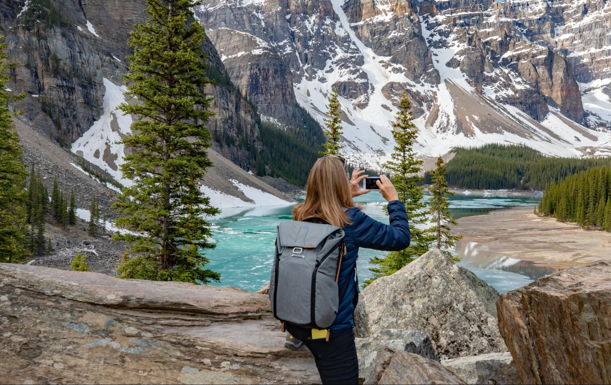 lago moraine banff canada