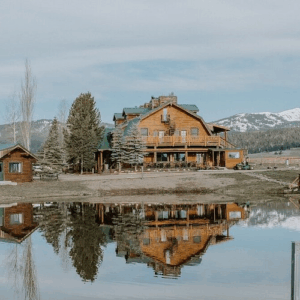 Bar N Restaurant - Glampground